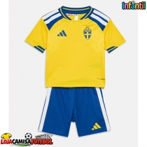 Camisa de Futebol Suécia Equipamento Principal Infantil Mundo 2026 Manga Curta (+ Calças curtas)